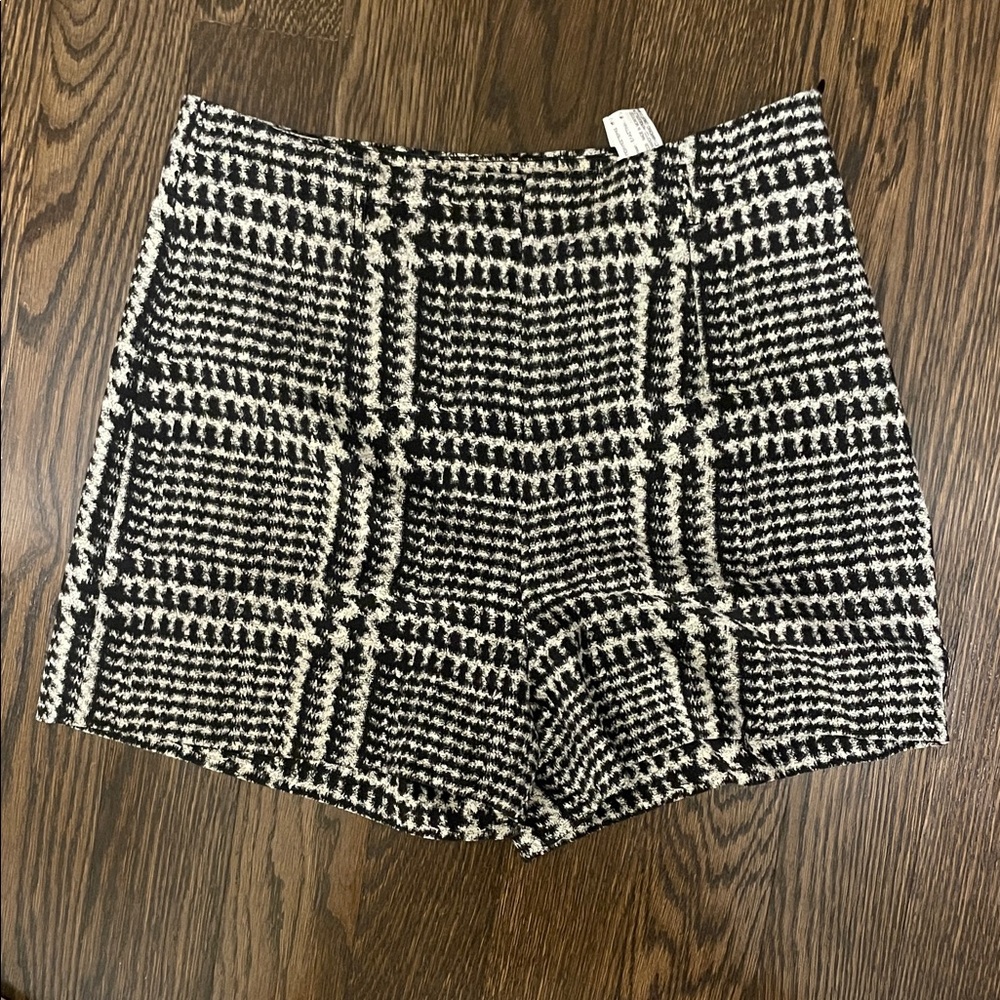 Stylish Black and White Plaid Women's Shorts